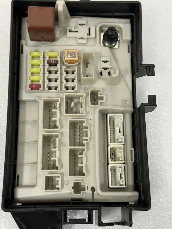 Caja relé fusibles maletero Lexus SC430 2002 2003 2004 2005 2006 82670-24092 Foto 3 de 4