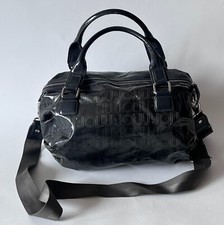 Borsa a tracolla Liu Jo Monogram nera in vernice con tracolla logo hardware