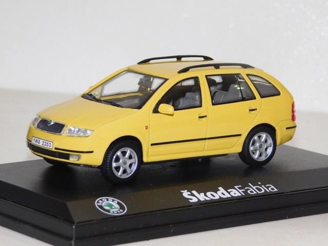 Шкода фабия желтая фото