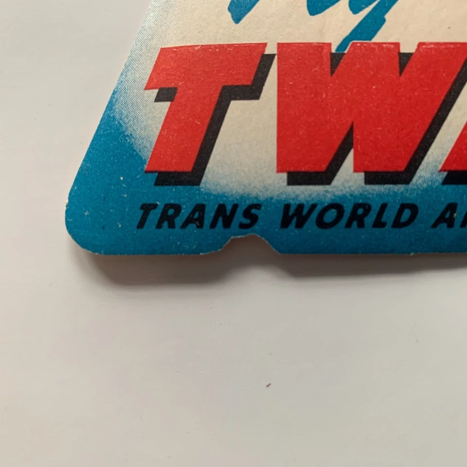 Etiqueta de bagagem vintage ca 1950s TWA Trans World Airline Fly Constellation cortada - Imagem 2 de 3