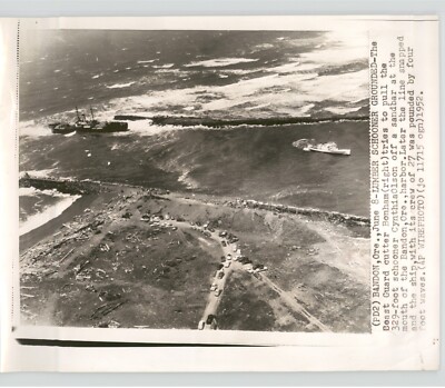Coast Guard Tries Towing GROUNDED Lumber Ship OREGON Vintage 1952 Press Photo