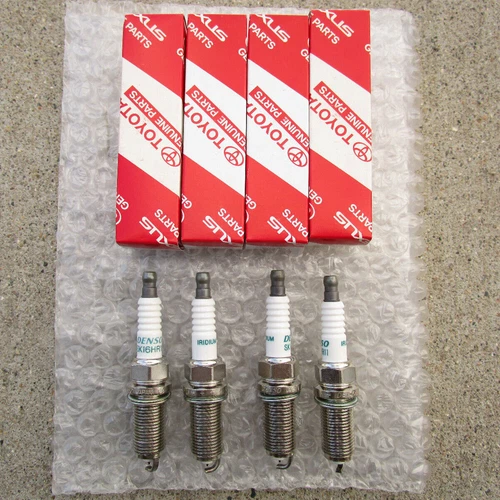 Brand New Set of 4PCS OEM SK16HR11 90919-01233 Spark Plug for Scion Toyot - Bild 5 von 6