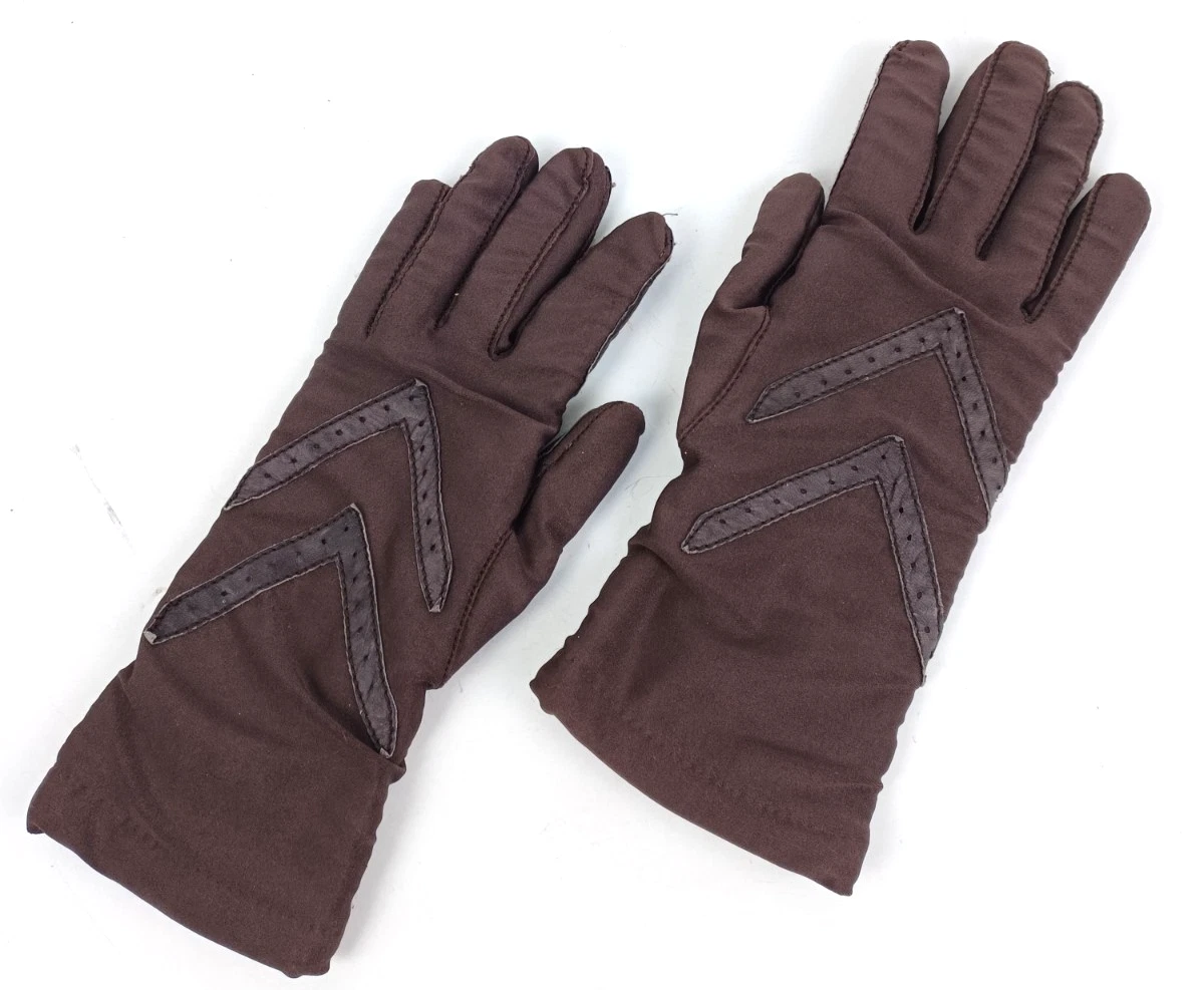 Vintage Isotoner Womens Brown Leather Driving Gloves Perforated Classic One Size