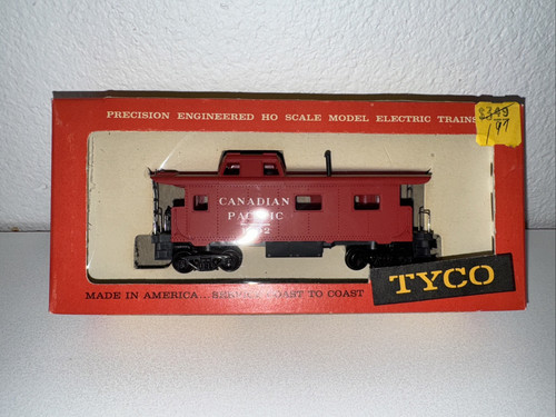 HO TRAIN VINTAGE TYCO #327G 8 WHEEL CABOOSE CANADIAN PACIFIC #1592