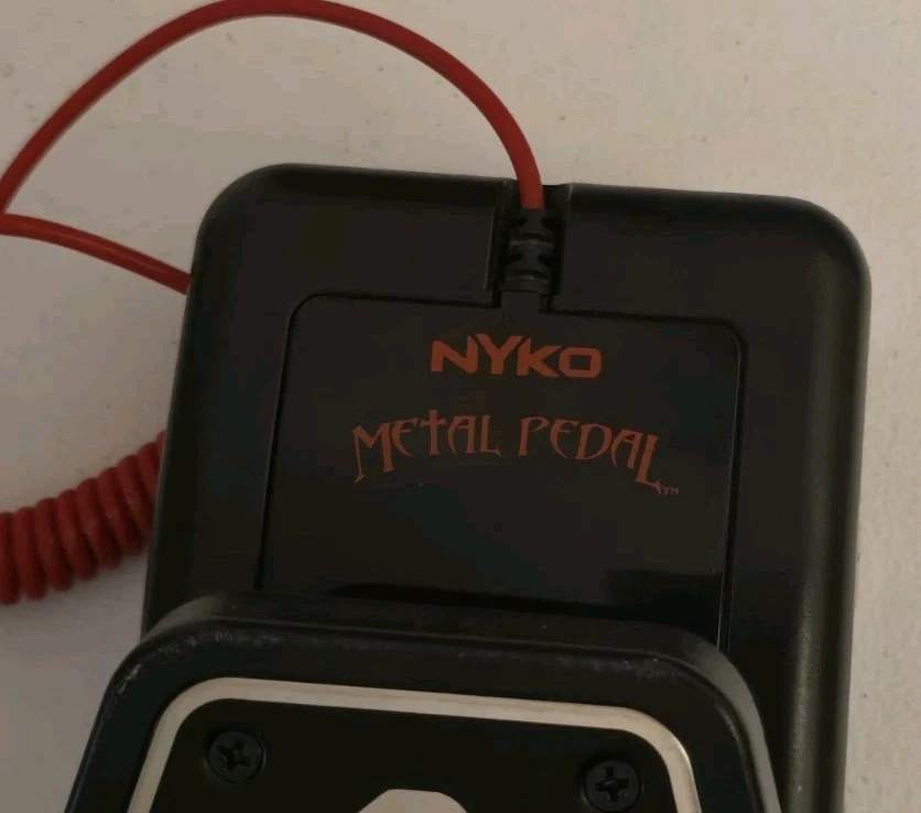 NYKO Pedal de Metal Batería con Cable RockBand Guitarra Héroe Videojuego Esqueleto Foto 2 de 3