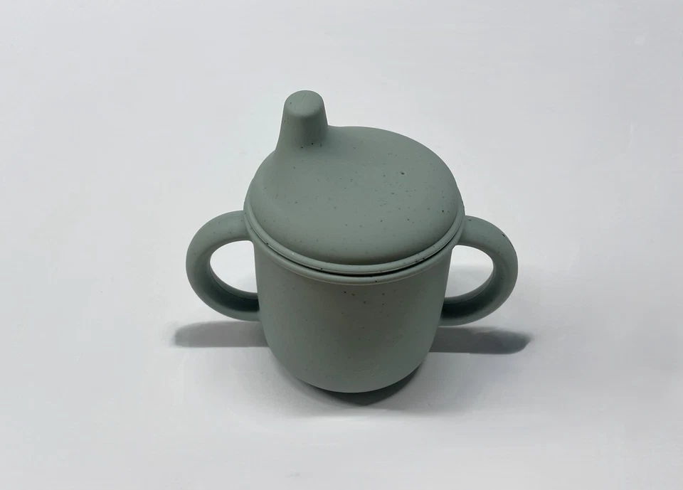 Silikonbecher LEA et LEA mit Deckel weich Nuckler Sauger Trinklernbecher Hygge - Bild 2 von 4