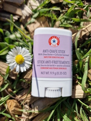 FIRST AID BEAUTY Anti-Chafe Stick with Shea Butter and Oatmeal 9.9g