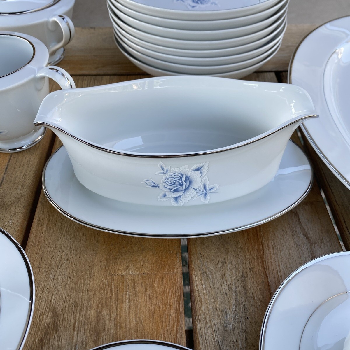 SEIZAN Fine China Japan “Rosette” 7942 Platinum Trim 63 Pc SEIZAN Fine China Japan “Rosette” 7942 Platinum Trim 63 Pc