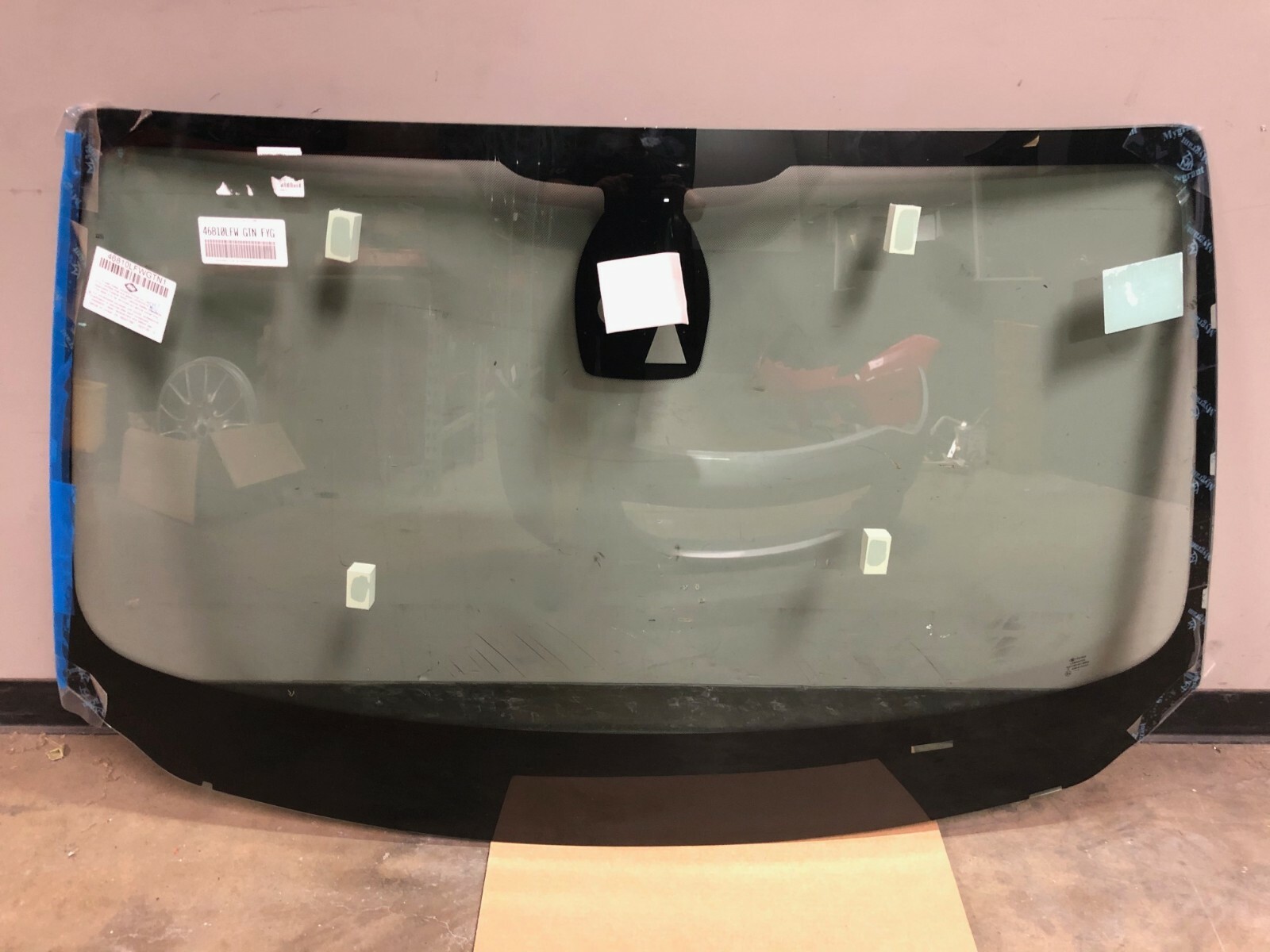 Rolls Royce Ghost Series 1, Windshield Glass New Aftermarket, P/N 51 31 7202627