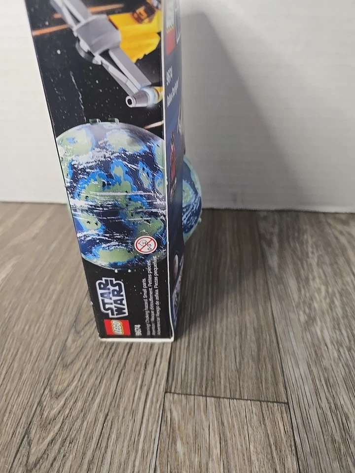 LEGO Star Wars - 9674 - Naboo Starfighter y Naboo  Foto 3 de 4