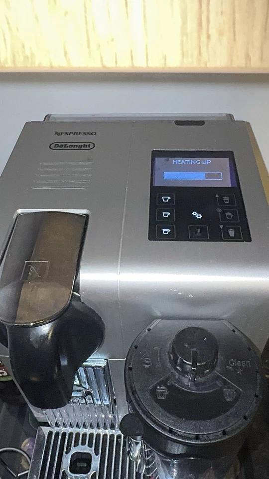 Nespresso Lattissima Touch Capsule Coffee Machine w/ Milk Frother 19 Bar, photo 4 of 5