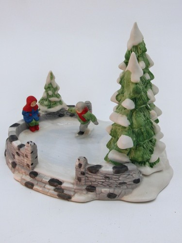 Dept 56 Skating Pond – Christmas in the City 56.65455 – Retired Village