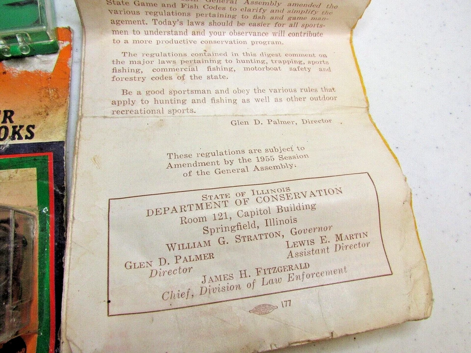 Lote de anzuelos de pesca y antiguas leyes de pesca de 1955. Foto 4 de 4
