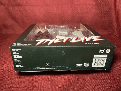 NECA They Live Retro Clothed Alien 2-Pack 8 inch Action Figures NEW - Picture 9 of 9