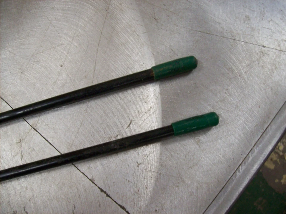 PAR de guías quitanieves o parachoques delantero 48" - Nuevo con un poco de aspecto antiguo de estante Foto 2 de 4