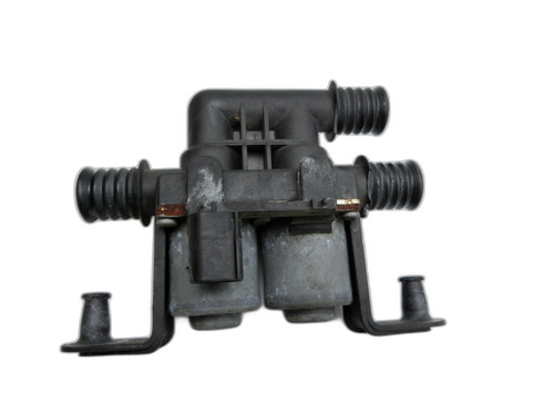 Wasserventil Ventil Heizung für BMW E65 7er 01-05 4,4 245KW 64116906652 6906652