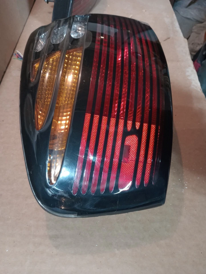 Conjunto de luz trasera lateral del conductor Pontiac Bonneville LH 2000-2005 16524949 Foto 2 de 4