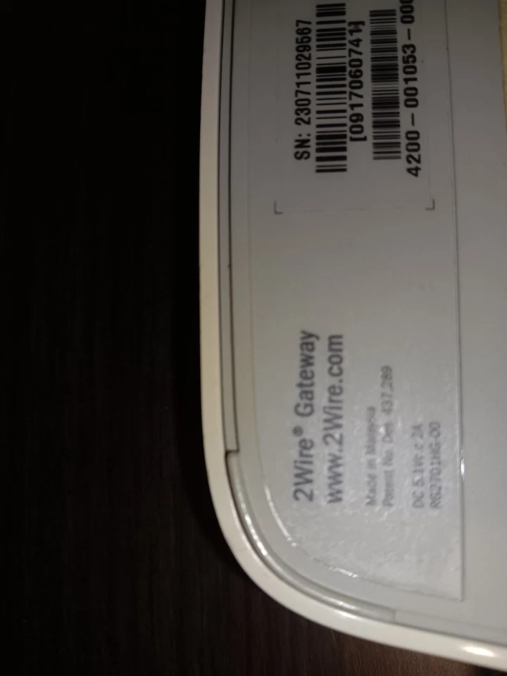 2Wire 2701HG-B 54 Mbps 4-Port 10/100 Wireless G Router - Image 3 of 4