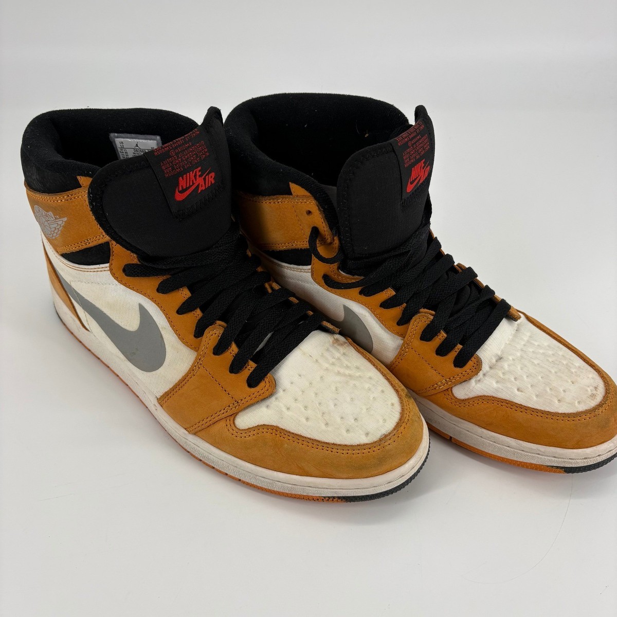 Men’s Jordan 1 Retro in Yellow Ochre size 11 Jordan - Men - Air Jordan 1 Retro High OG - Yellow Ochre  main image 3