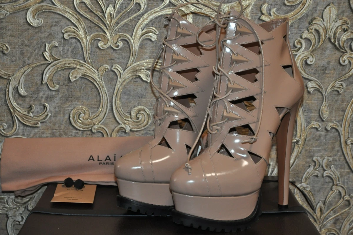 Cut out platform ankle boots top