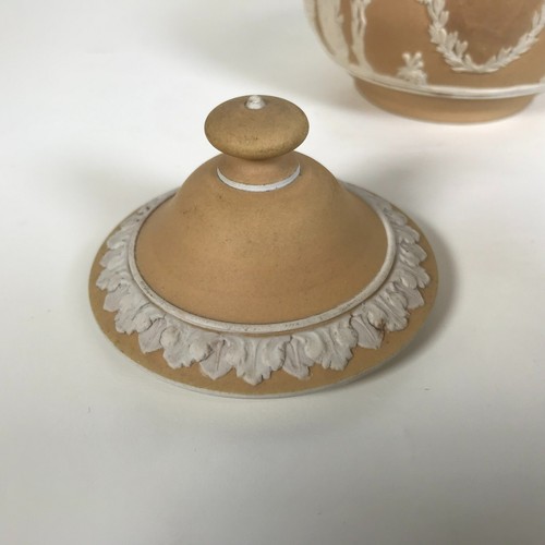 Ca. 1900 Wedgwood Yellow Dipped Jasperware Sugar Bowl - Picture 6 of 9
