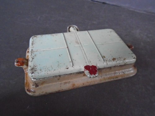 ANTIQUE "ARCADE" CAST IRON TOY WAFFLE IRON, NICE! - Picture 2 of 7