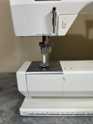 Bernina 1630 Inspiration Plus Sewing Machine W/ Foot Pedal - Picture 3 of 13