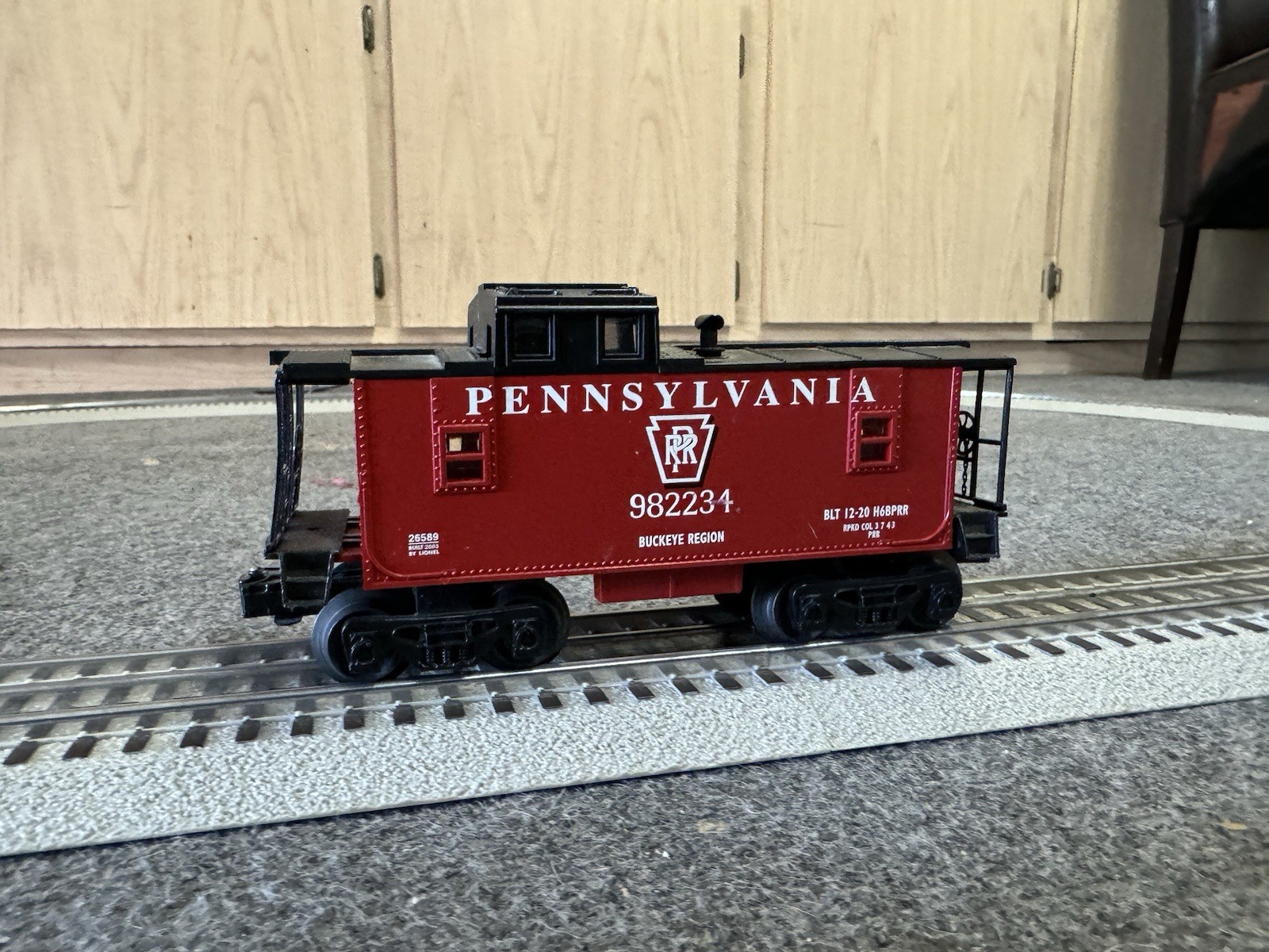 Lionel Pennsylvania Railroad Caboose for model train layouts