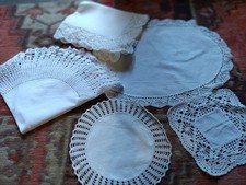 LOTTO DI 5 CENTRI LINO E UNCINETTO