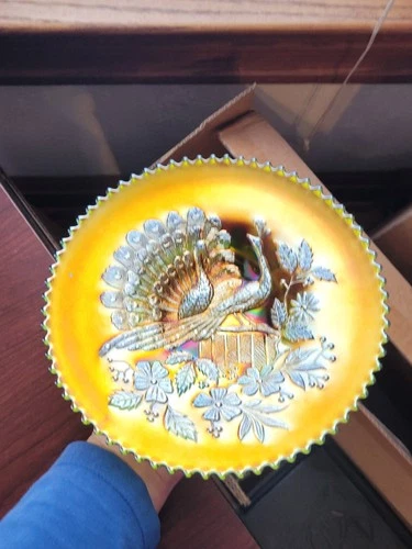 Pretty Green Northwood Carnival Glass Peacocks on the Fence Plate Plain Back