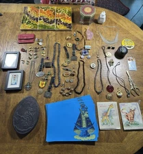 Vintage Men & Women Vintage Antique Jewelry Paintings Jade Art Estate Resale Lot