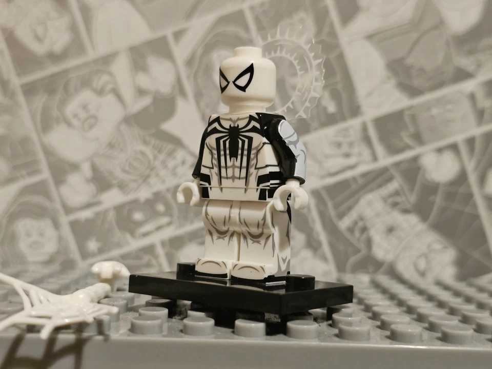 LEGO Marvel Superheroes Antivenom Spiderman Minifigure - Image 4 of 4