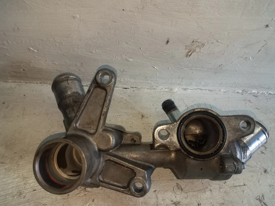 Carcasa termostato trasero Ford F-150 2013-2014 3,7 L BL3E-8A587-BB (M311) Foto 4 de 4