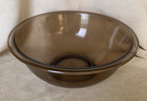 Pyrex #325 2.5 Quart Brown Rimmed Edge Mixing Bowl