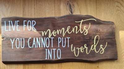 Holzschild ''Live for moments you cannot put into words'' gold