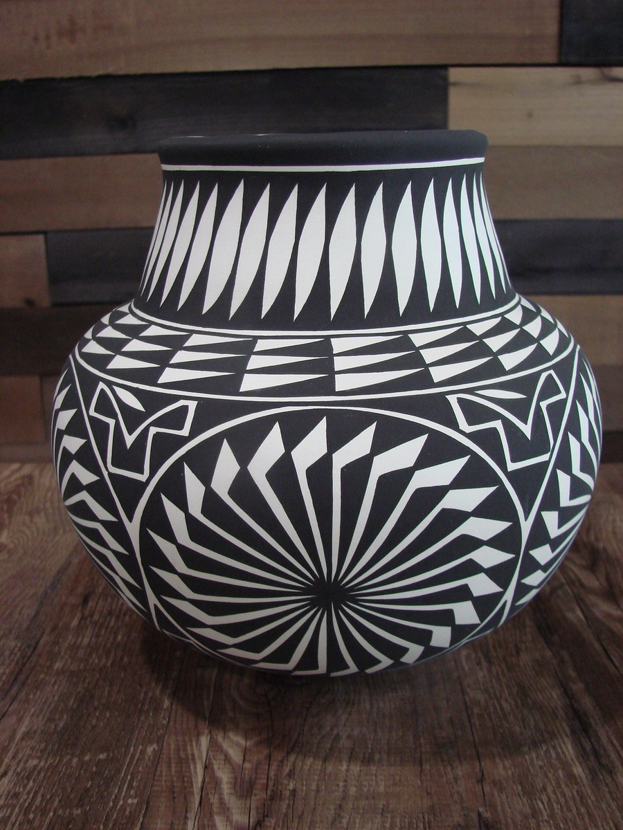 Native American Acoma Fine Line Hand Painted Pottery by K