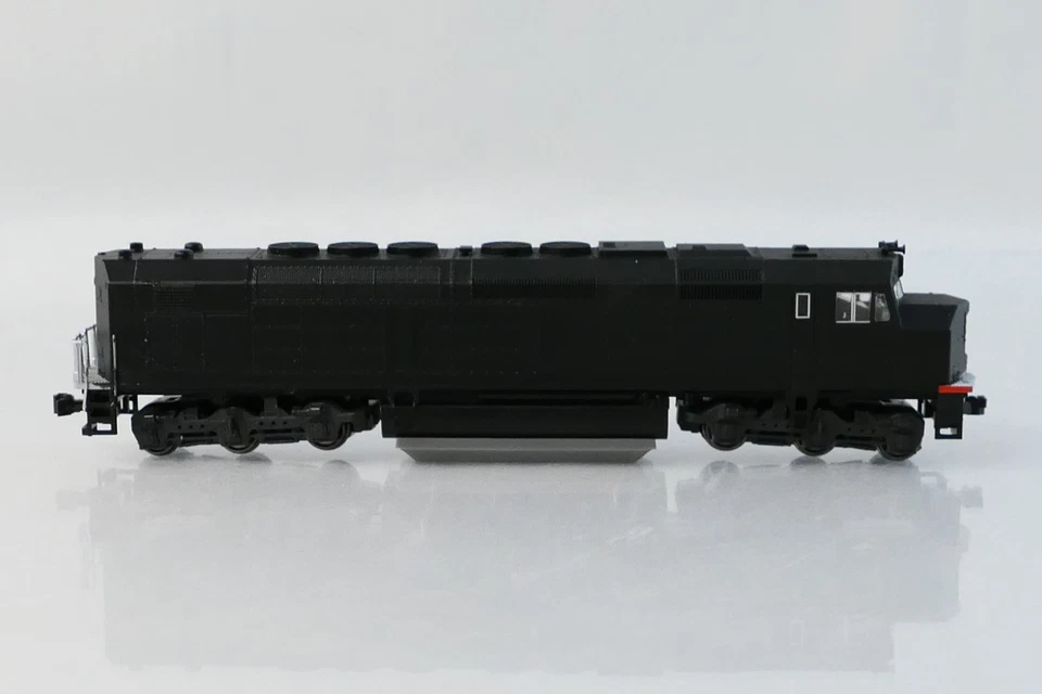 Kato 176-9205 N Scale DC Locomotive SDP40F Amtrak Phase 1 - Image 2 of 4