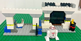 LEGO Star Wars: B-Wing at Rebel Control Center (7180) w/instructions. No box