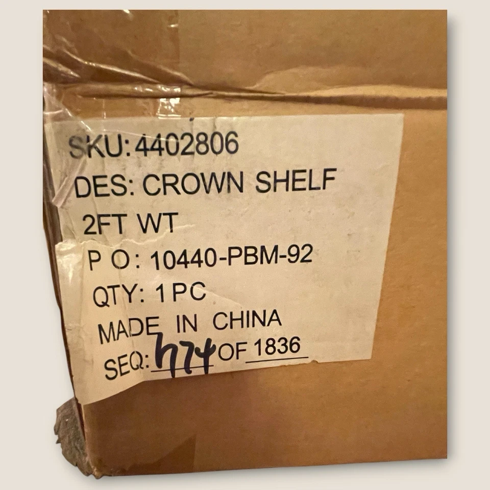 Estante moldeado corona flotante Pottery Barn de 2 pies blanco 24"x10"x2,5" con herrajes Foto 2 de 4