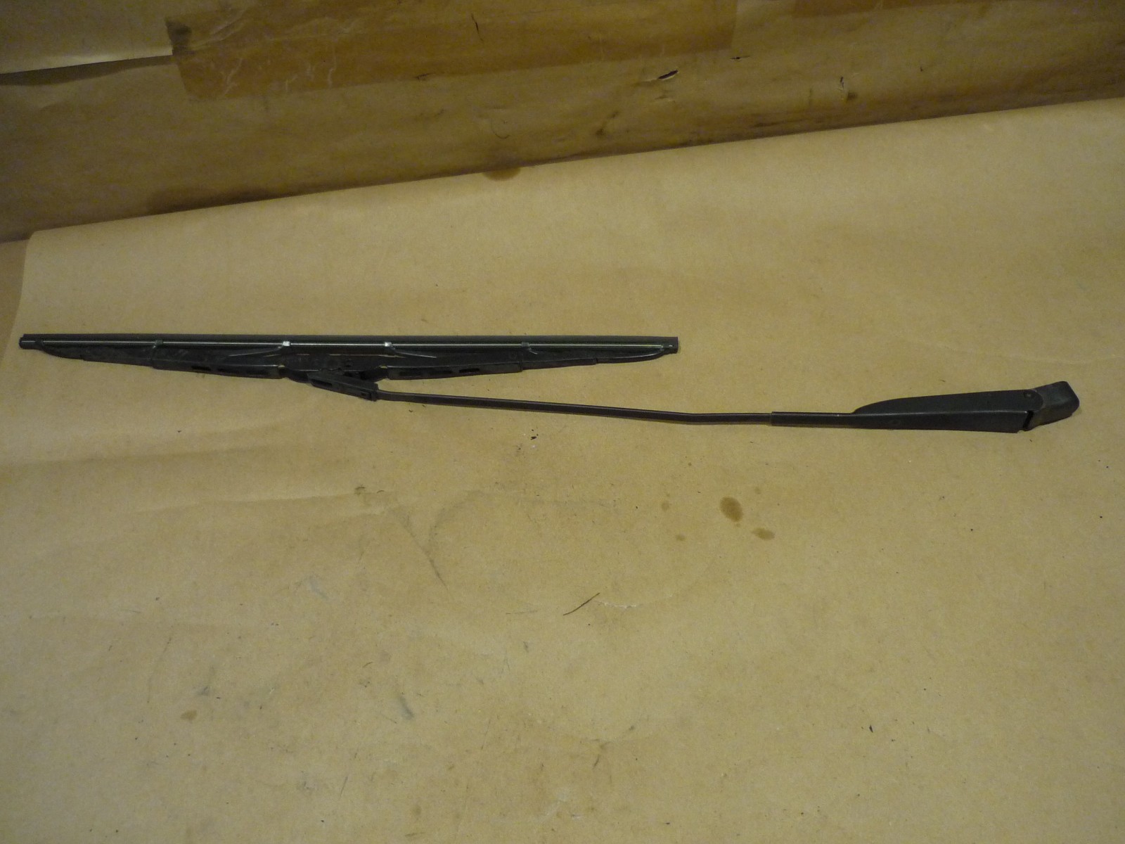 Ferrari  208,308,328 - RH Wiper Arm With Blade LHD- P/N 108740