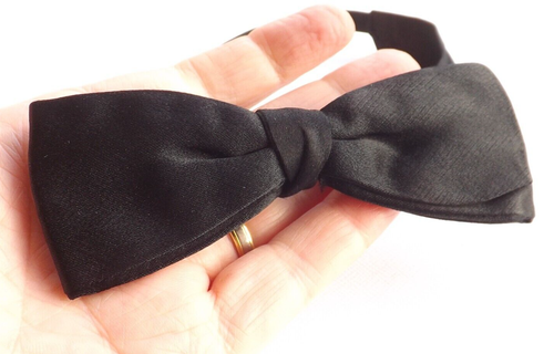 Vintage 1960s SILK Bow Tie Ready Tied Black Adjustable FREE P&P - Picture 3 of 7