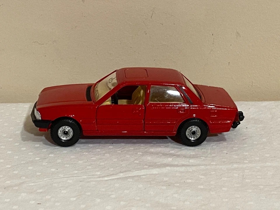 Красная литая модель Corgi Peugeot 505 STI изящная ab-89 - Изображение 3 из 4