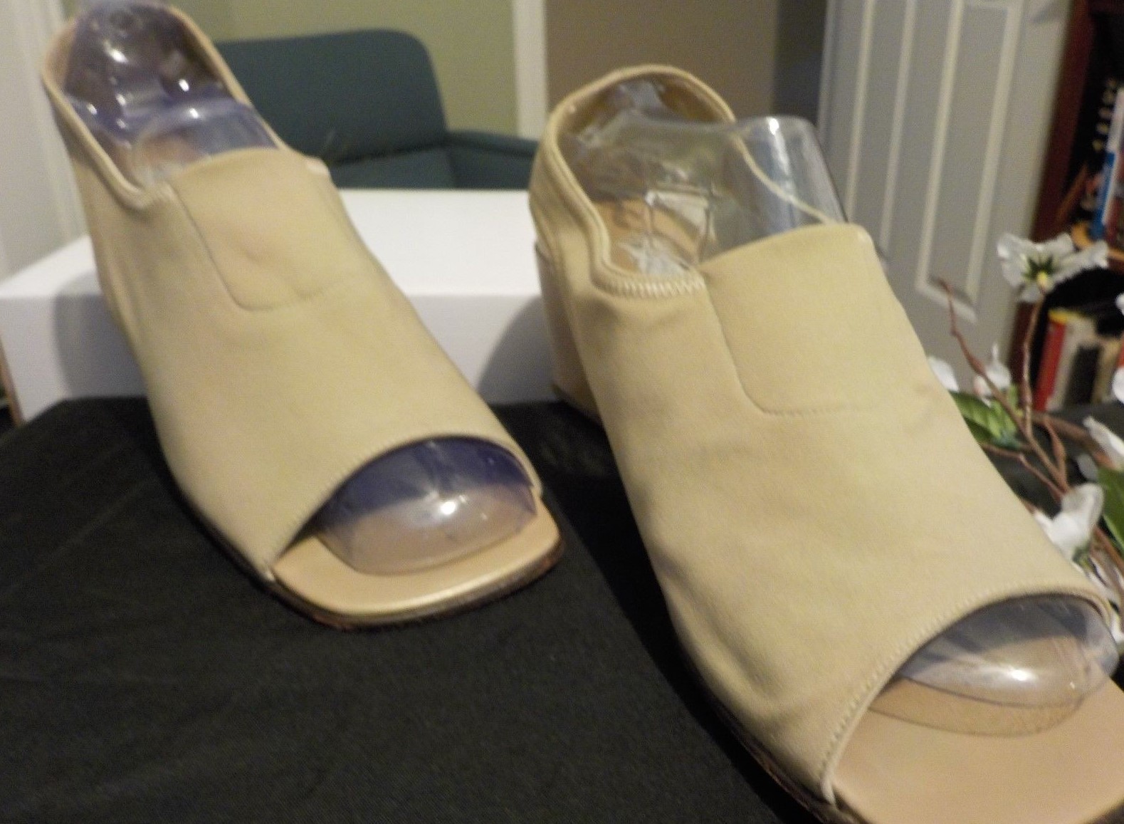 Donald J. Pliner Pliner Pliner Women's Leather Perforated Wedge shoes TanBeige SZ 8 M SPAIN 190979 Donald J. Pliner Pliner Pliner Women's Leather Perforated Wedge shoes TanBeige SZ 8 M SPAIN 190979