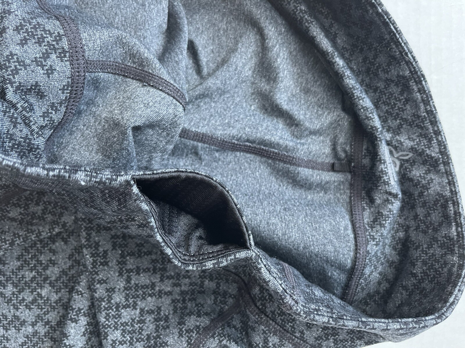 Prana gray patterned capris size medium - image 3