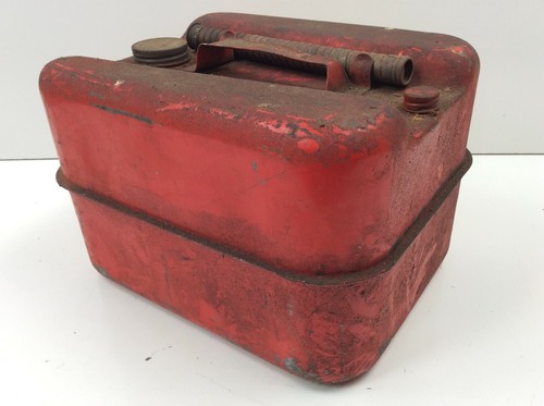 Vintage EDCAN Tanker 2.5 Gallons Gasoline Can w/ Cap & Spout Advertising - Picture 4 of 4