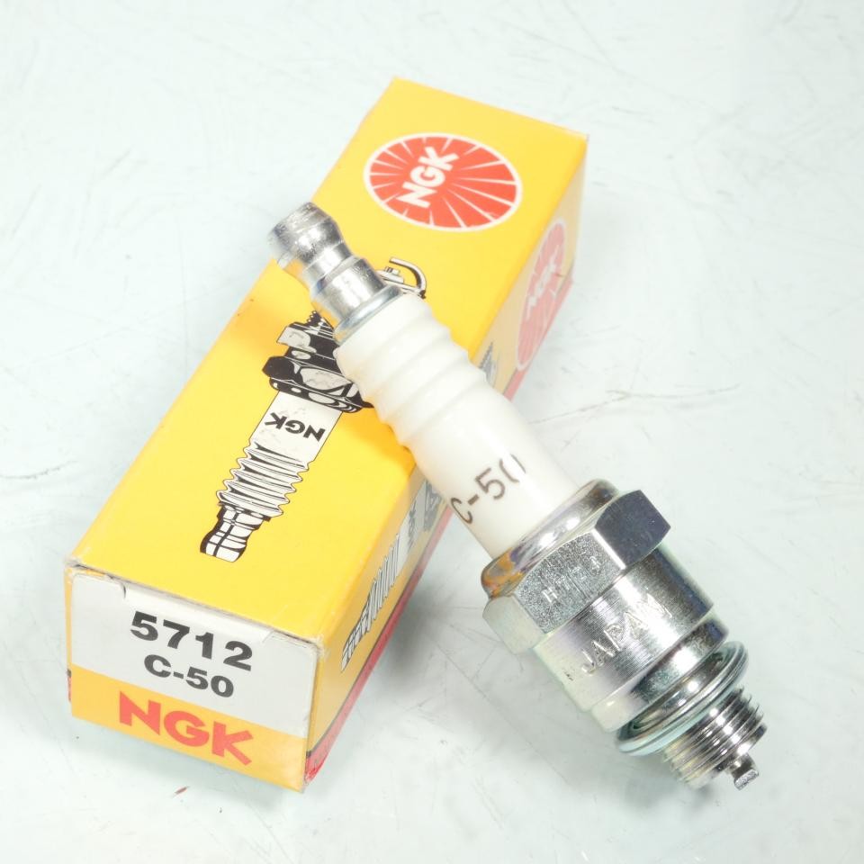 Bougie d'allumage NGK C-50 pour moteur auto essence et allumage standard
