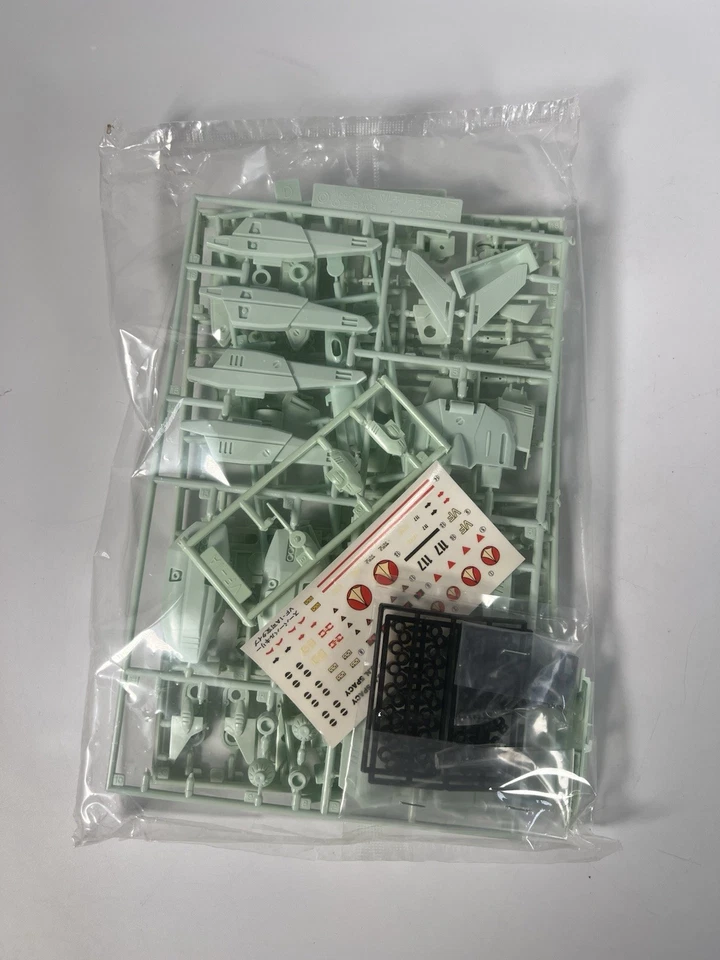 Revell 1/100 Changers VF-1A Fighter 1409 Model Kit Sealed Parts 1985 Macross - Image 3 of 4