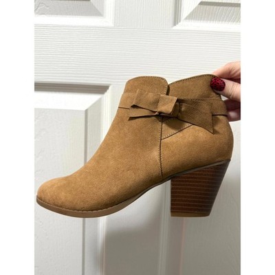 New Torrid 8W 8 Wide Beige  Tan Faux Suede Bow Winter Booties Boots 2.5'' Heel 