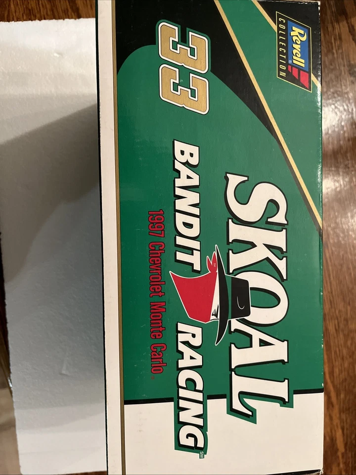 1997 Chevrolet Monte Carlo 1:24 Revell Skoal Bandit Ken Schrader NASCAR Diecast - Image 3 of 4