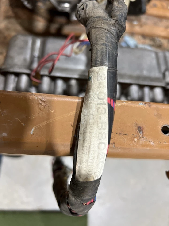 Datsun 620 1977 OEM motor, tablero, luz trasera y arneses de carrocería manual Foto 4 de 4